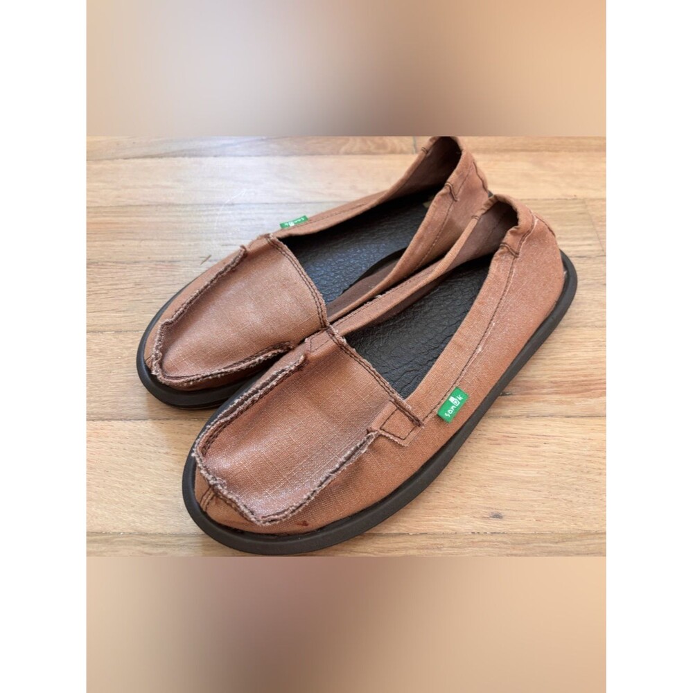 Sanuk Women’s Size 6 Rust with silver sheen